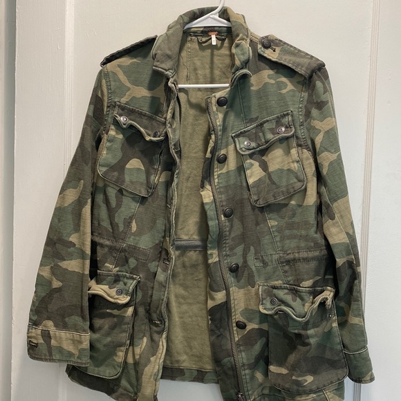 Free People Green Camo Army Fatigue Surplus Slouchy Lightweight Zip Up Jacket XS - Picture 3 of 3